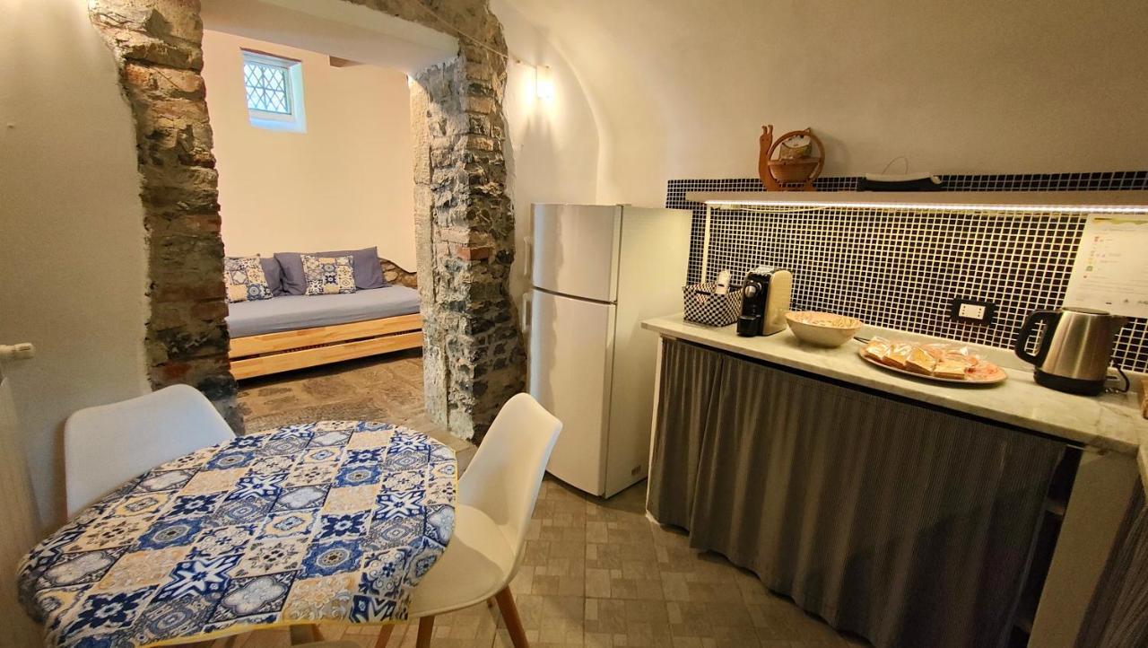 Bed and Breakfast La Casa Delle Pietre Parlanti - Casa In Pietra Ai Piedi Del Parco Delle 5 Terre Biassa Exterior foto