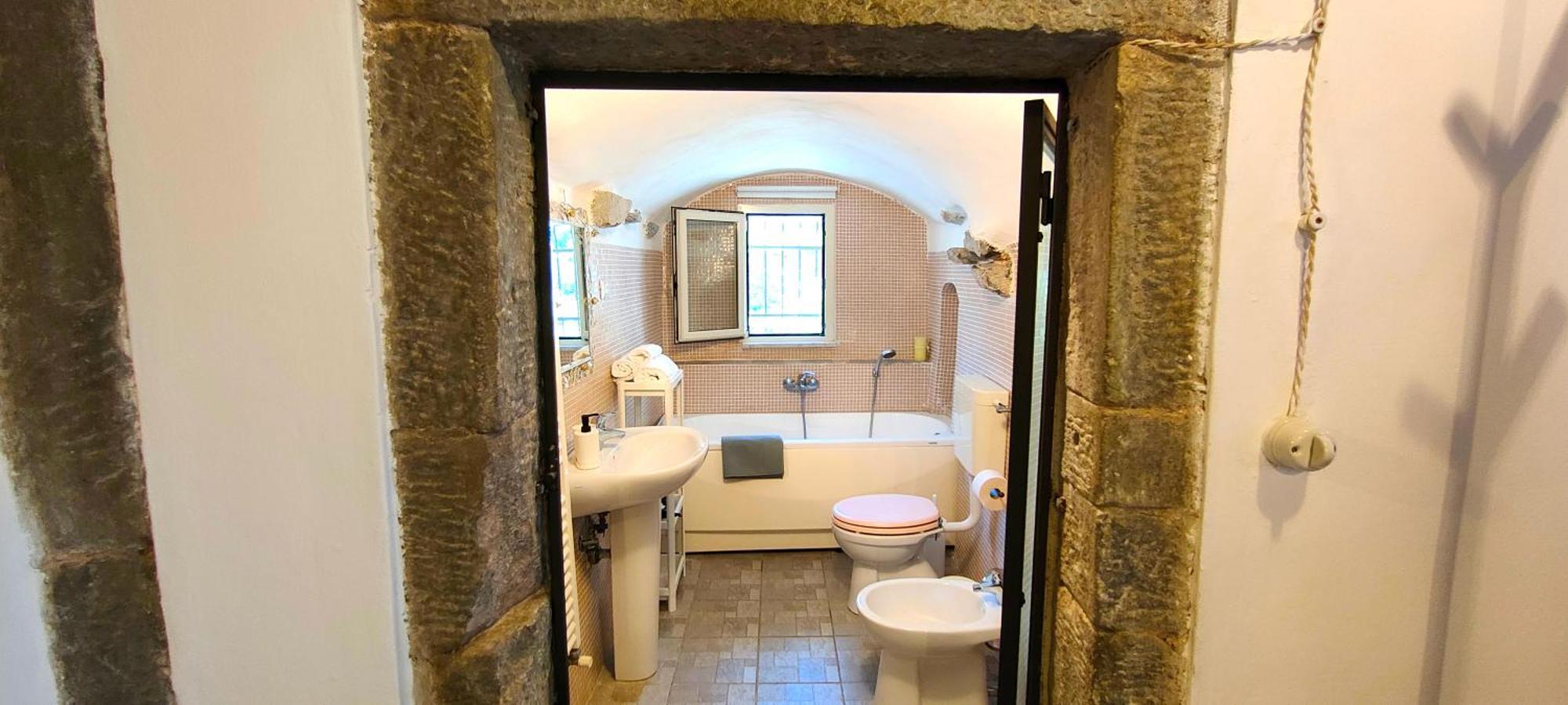 Bed and Breakfast La Casa Delle Pietre Parlanti - Casa In Pietra Ai Piedi Del Parco Delle 5 Terre Biassa Exterior foto