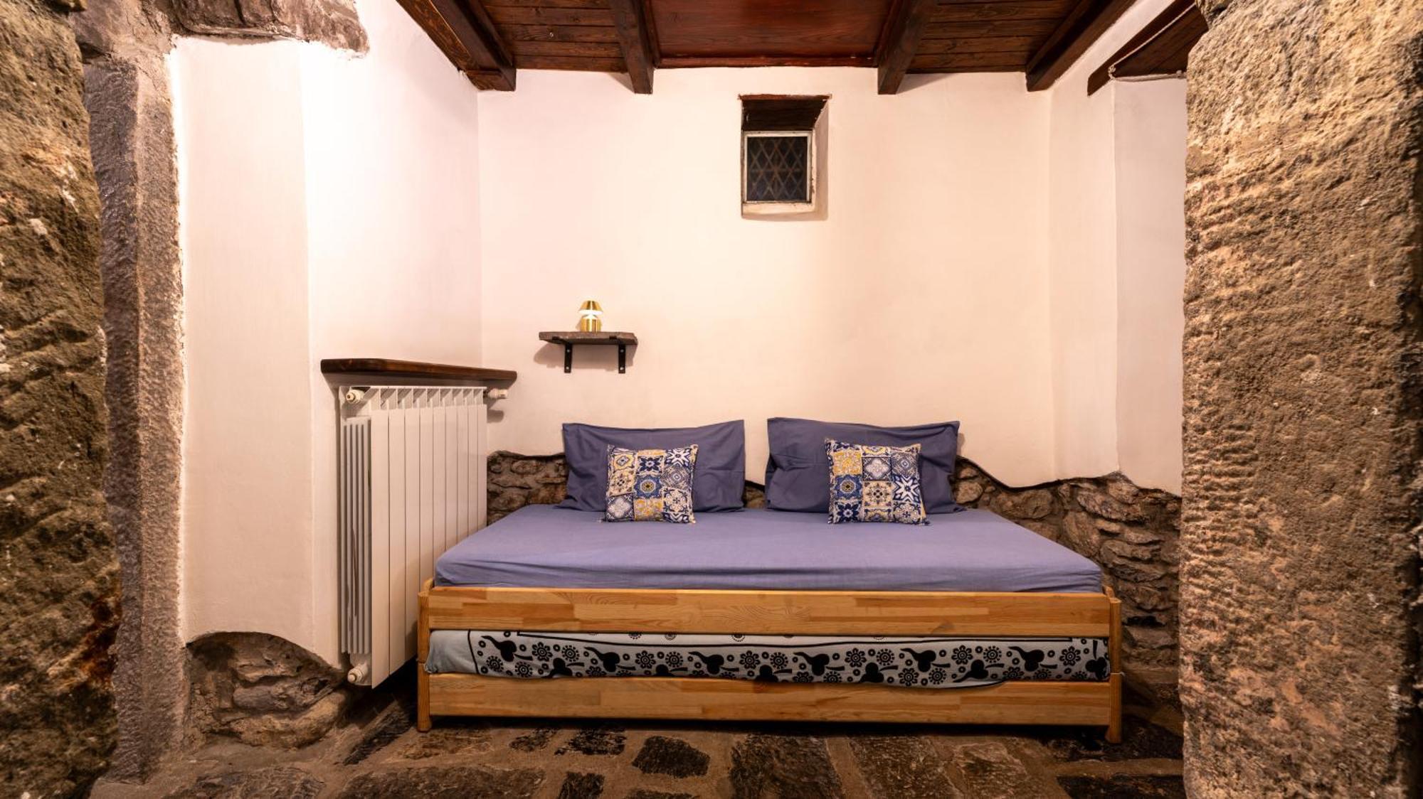 Bed and Breakfast La Casa Delle Pietre Parlanti - Casa In Pietra Ai Piedi Del Parco Delle 5 Terre Biassa Exterior foto