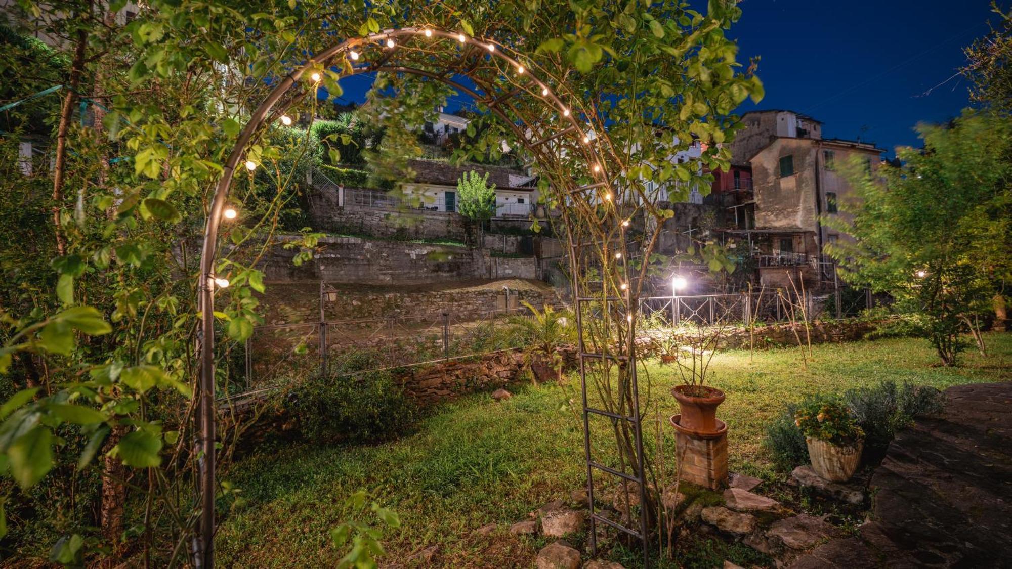 Bed and Breakfast La Casa Delle Pietre Parlanti - Casa In Pietra Ai Piedi Del Parco Delle 5 Terre Biassa Exterior foto
